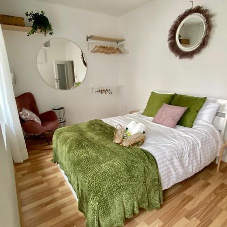 אוגסבורג Stay In Aux, Feel At Home ! 2 Room Apartment Central Incl All You Need For 4 Person, 24H Check In, Pkw Parking Only מראה חיצוני תמונה