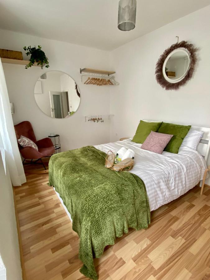 אוגסבורג Stay In Aux, Feel At Home ! 2 Room Apartment Central Incl All You Need For 4 Person, 24H Check In, Pkw Parking Only מראה חיצוני תמונה